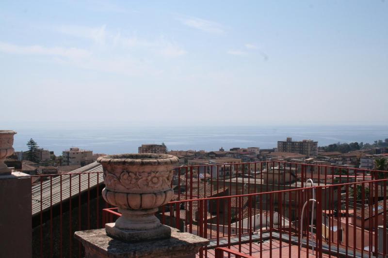 Deluxe Double Room with Balcony and Sea View image 4
