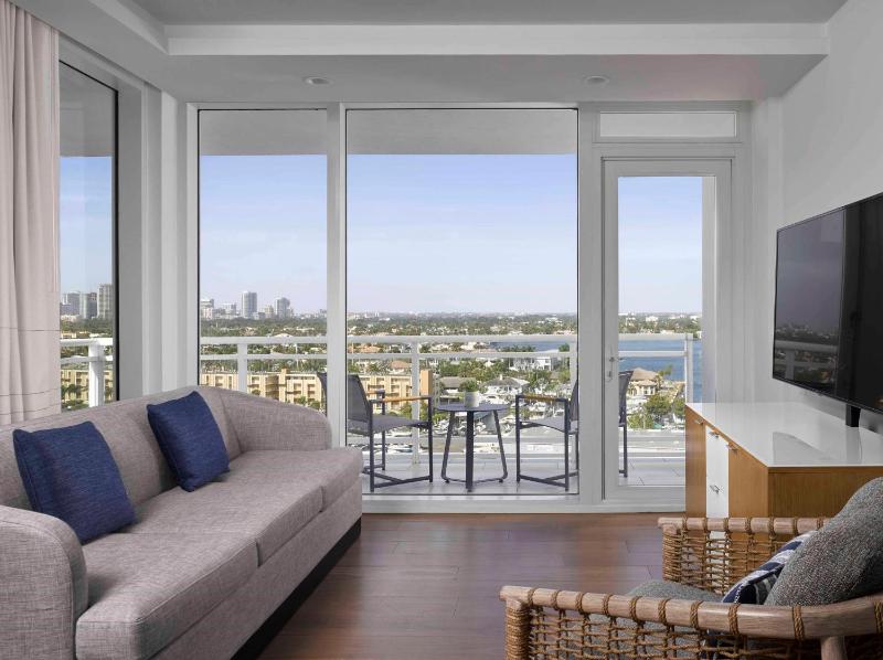 King Bed Corner Suite Marina View Balcony image 1