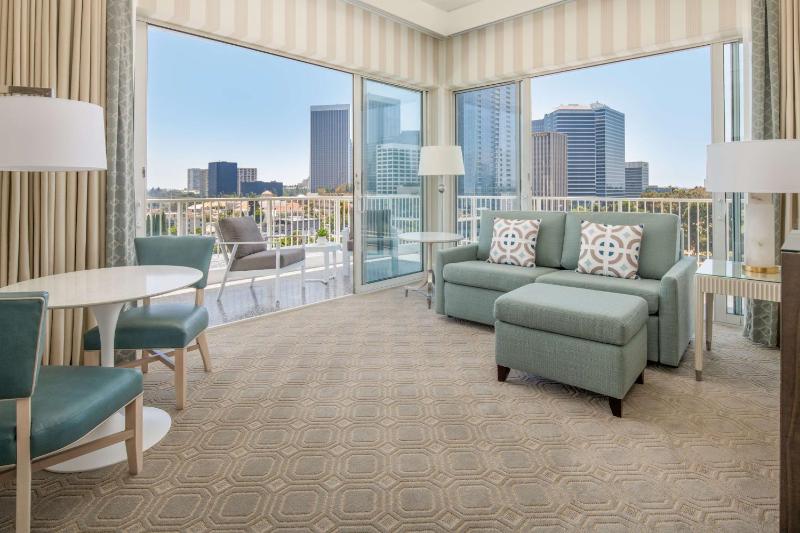 One-Bedroom Suite with Terrace image 4