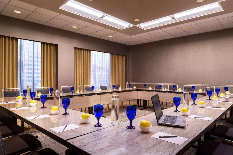 Hilton Minneapolis - image 19