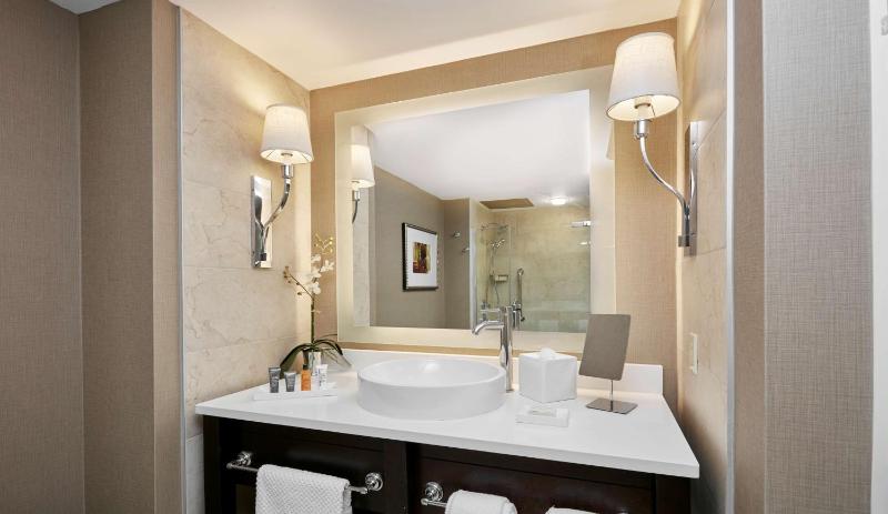 King Room image 3