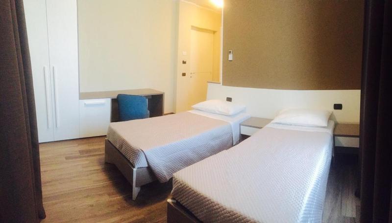 Deluxe Double or Twin Room image 4
