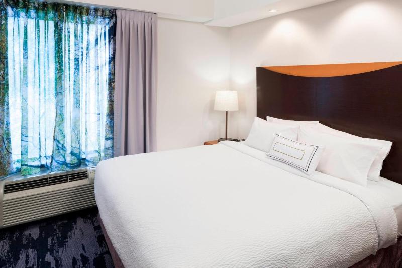 King Suite with Sofa Bed image 4