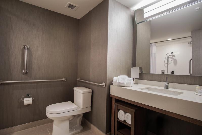 Standard Queen Room image 2