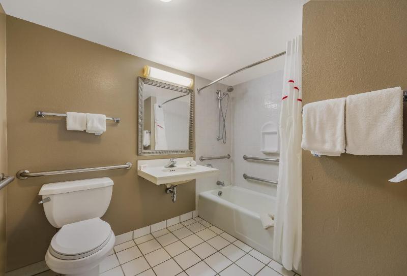 Deluxe King Room Disability Access Non-Smoking image 2