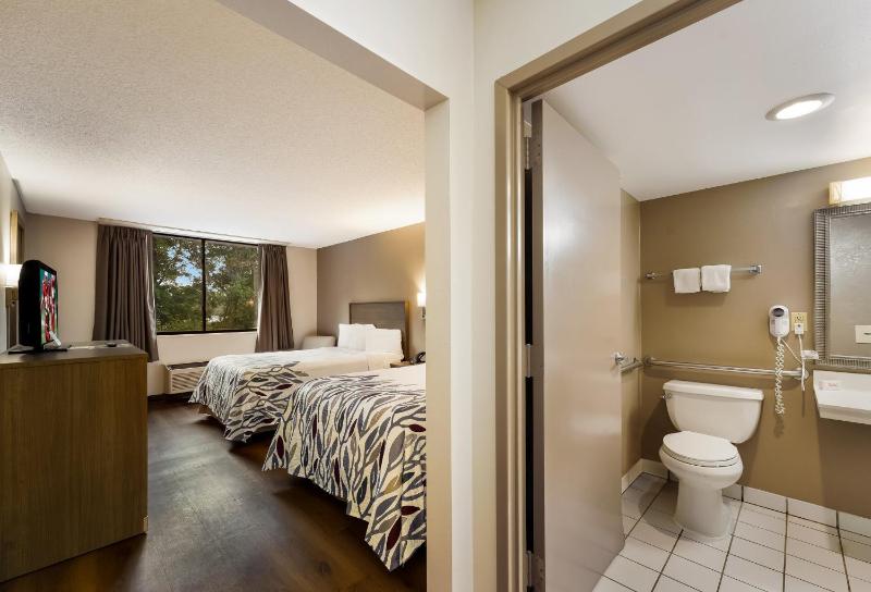 Deluxe Room with Two Double Beds Disability Access Roll-In Shower Non-Smoking image 3