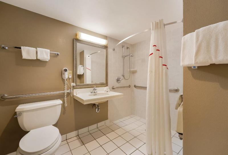 Deluxe Room with Two Double Beds Disability Access Roll-In Shower Non-Smoking image 2