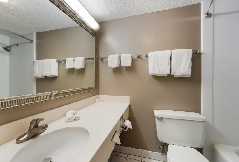 Deluxe Room with Two Double Beds Non-Smoking image 2