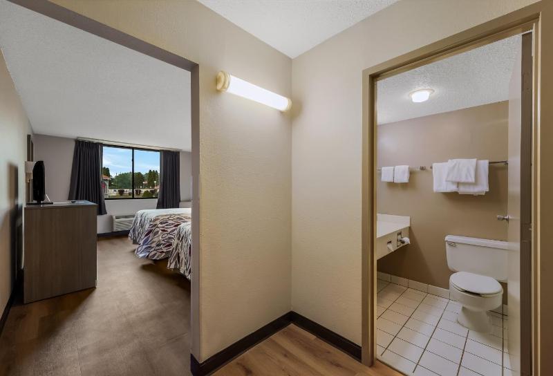 Deluxe Room with Two Double Beds Non-Smoking image 4