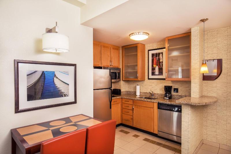 One-Bedroom King Suite image 3