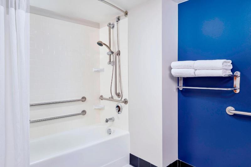 Double Room with Two Double Beds image 3