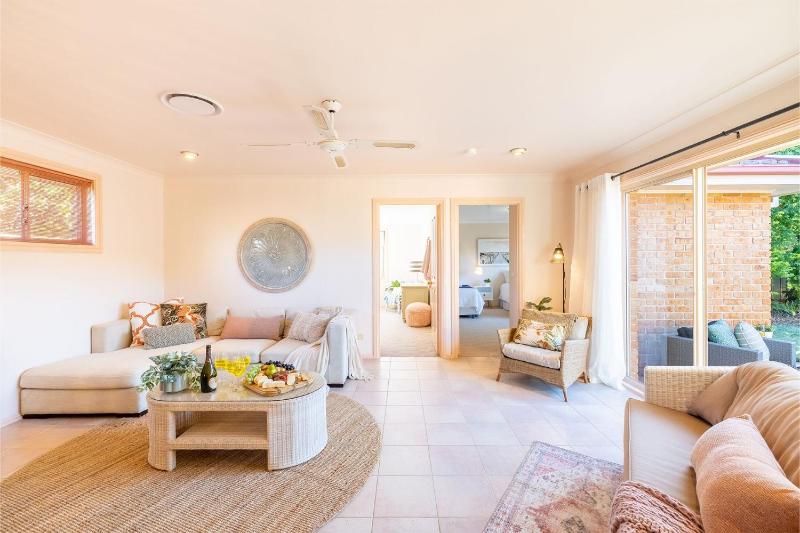 Pet friendly White Sands 14 Whitesands Road - Linen & Air Con - image 11
