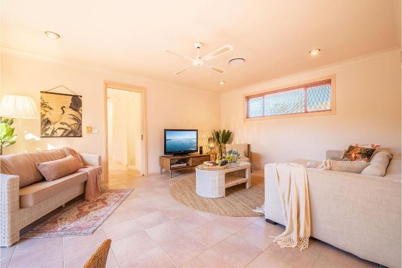 Pet friendly White Sands 14 Whitesands Road - Linen & Air Con - image 22
