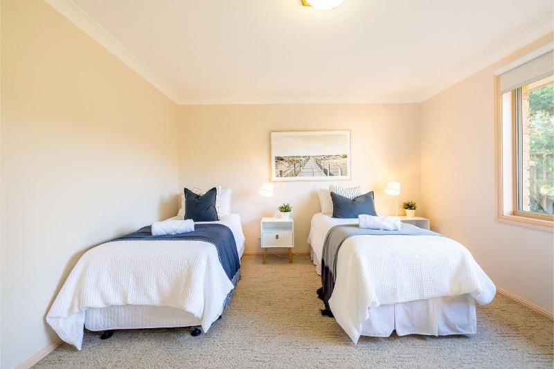Pet friendly White Sands 14 Whitesands Road - Linen & Air Con - image 3