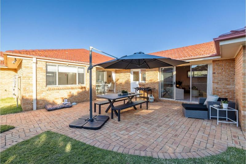 Pet friendly White Sands 14 Whitesands Road - Linen & Air Con - image 10