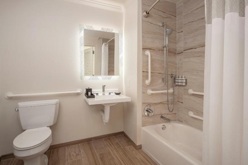 King Room - Disability Access with Tub image 2