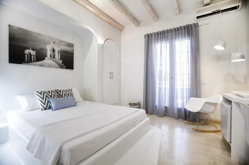 Deluxe Double Room image 4