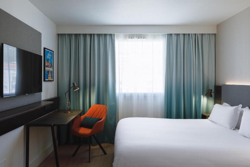 Standard Queen Room image 3