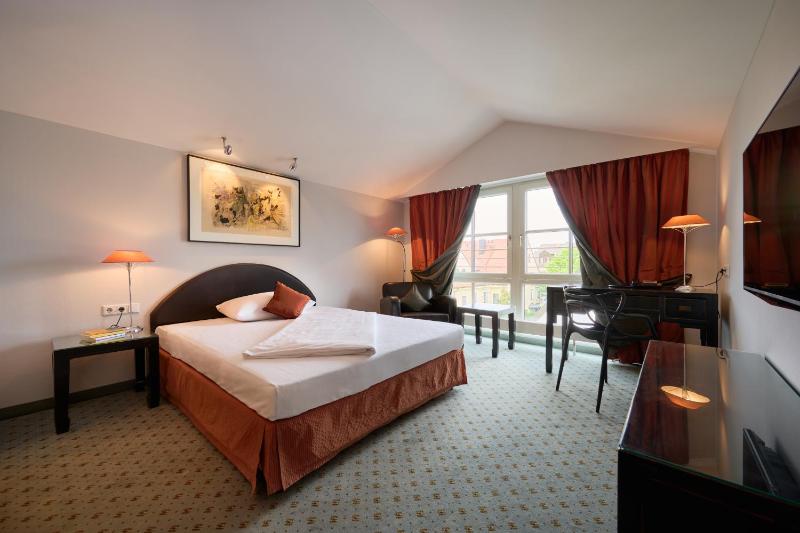 Superior Double Room image 3