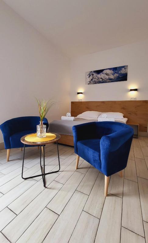 Large Double Room image 1