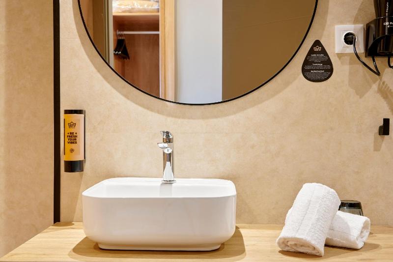 Double Room (2 Adults + 1 Child ) & Unlimited Brunch image 1