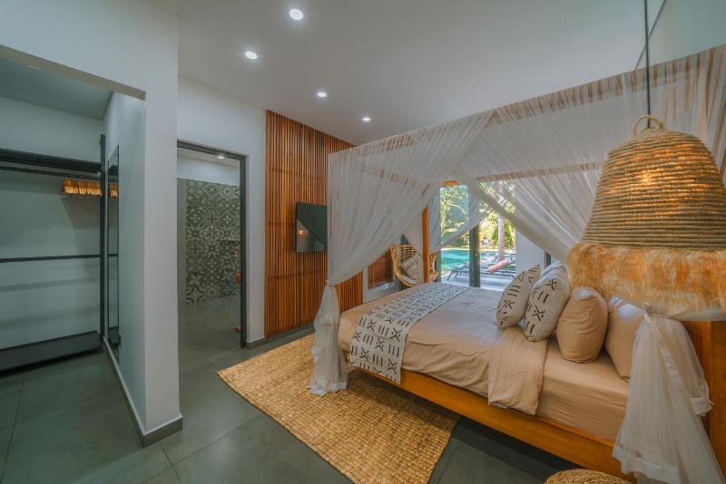 Villa Aless - Designer 4BR Villa with Sauna Jacuzzi Ice Bath Gym & Rooftop - image 22