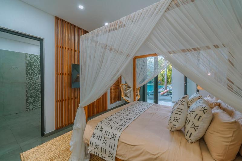 Villa Aless - Designer 4BR Villa with Sauna Jacuzzi Ice Bath Gym & Rooftop - image 14