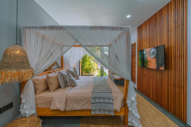 Villa Aless - Designer 4BR Villa with Sauna Jacuzzi Ice Bath Gym & Rooftop - image 26