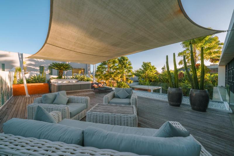 Villa Aless - Designer 4BR Villa with Sauna Jacuzzi Ice Bath Gym & Rooftop - image 48