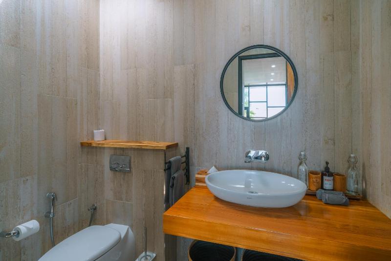 Villa Aless - Designer 4BR Villa with Sauna Jacuzzi Ice Bath Gym & Rooftop - image 50
