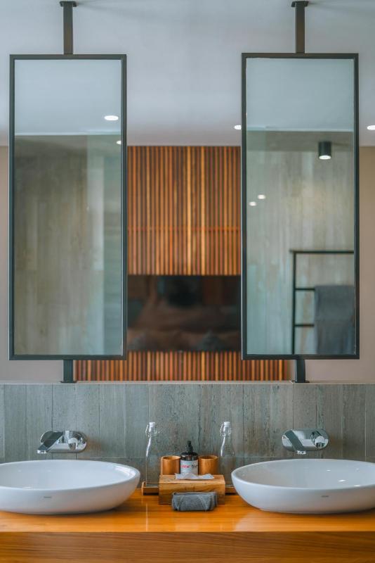 Villa Aless - Designer 4BR Villa with Sauna Jacuzzi Ice Bath Gym & Rooftop - image 44