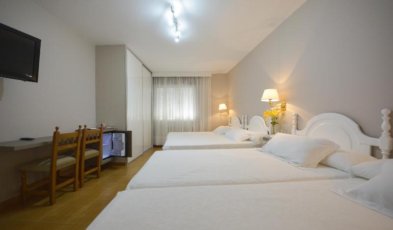 Quadruple Room image 4