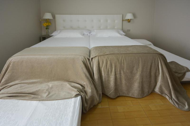 Quadruple Room image 2
