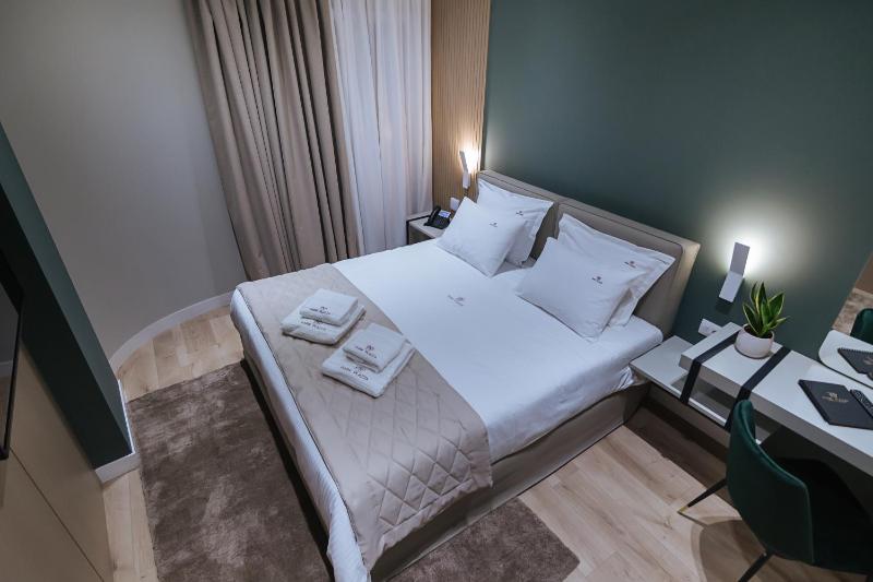 Double Room with Balcony image 1