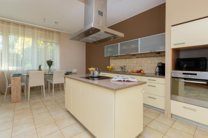 Orlowo Park - Spacious Apartment with Winter Garden by Noclegi Renters - image 31