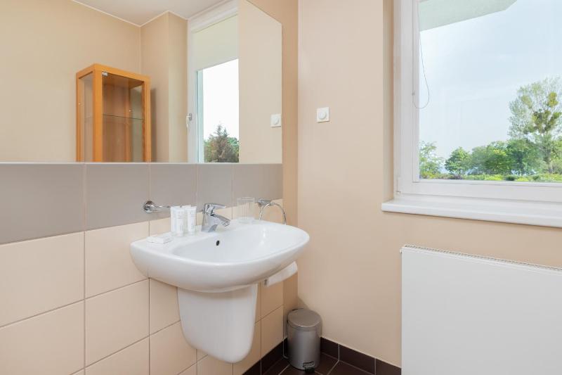 Orlowo Park - Spacious Apartment with Winter Garden by Noclegi Renters - image 14