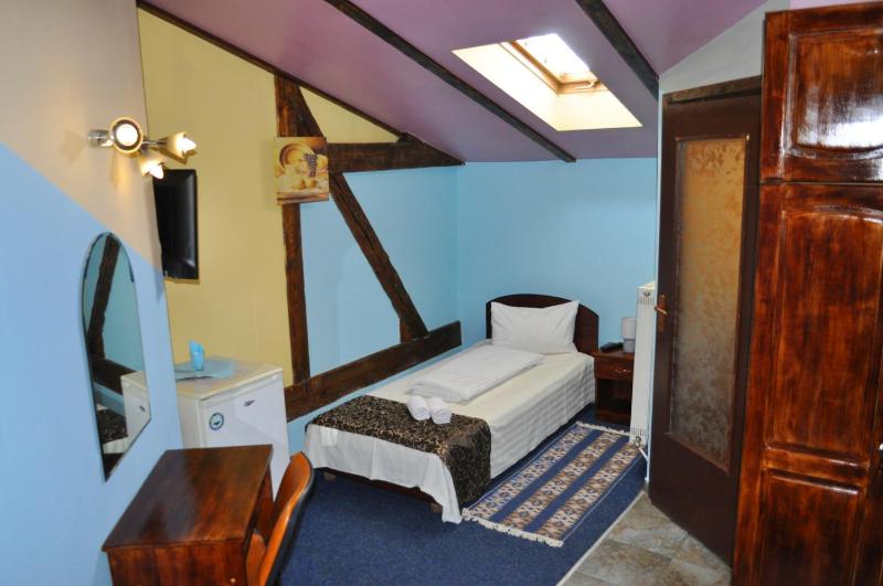 Single Room image 4