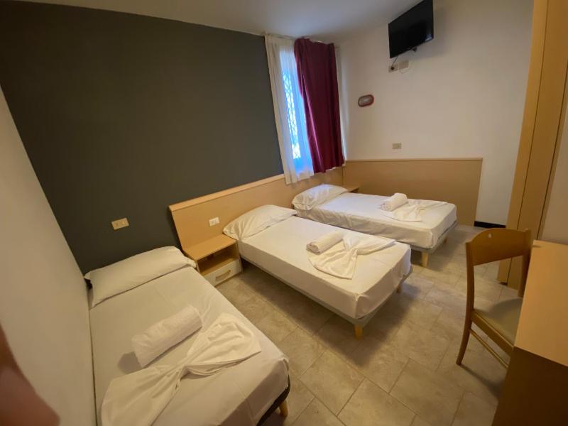 Classic Triple Room image 3