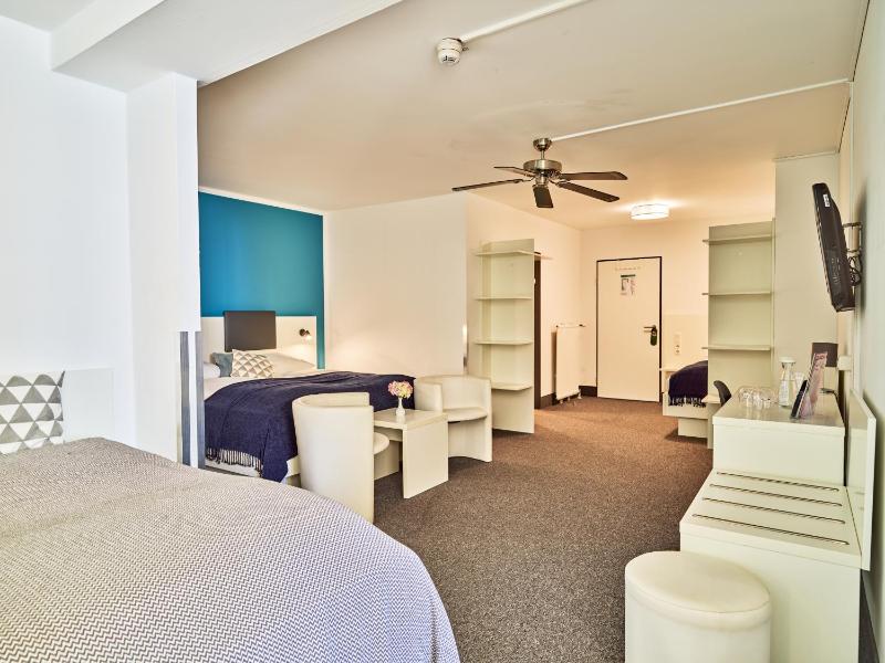 Six-bed Room Facing The Courtyard  image 1