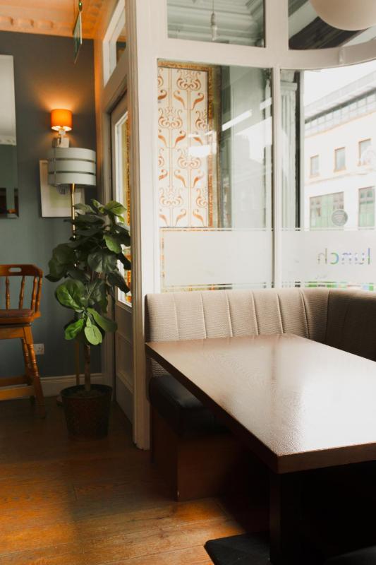 Phoenix Park Hotel - image 14