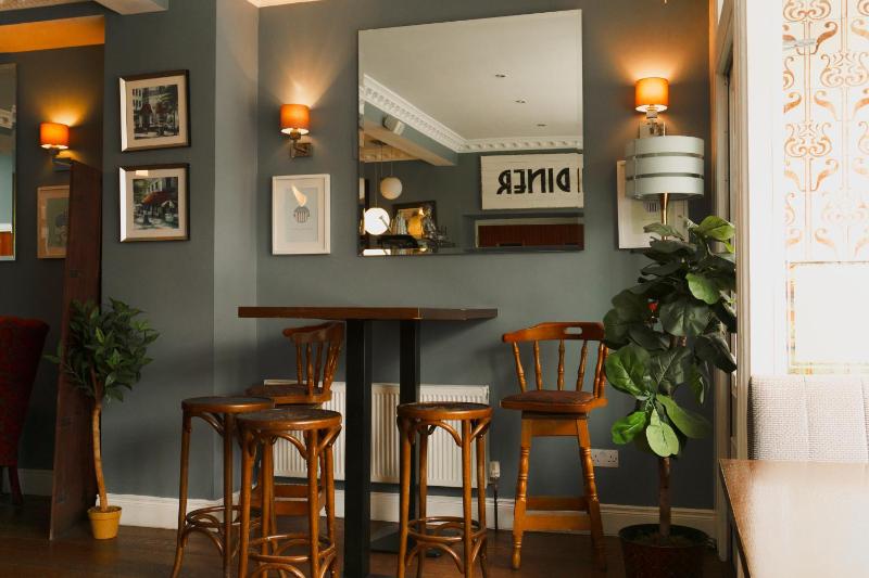 Phoenix Park Hotel - image 4