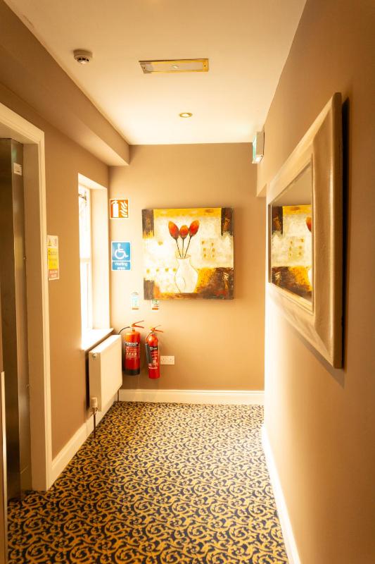 Phoenix Park Hotel - image 16