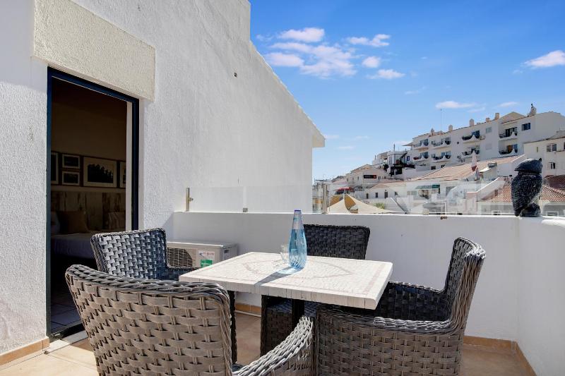 Deluxe Double or Twin Room with Sea View image 4