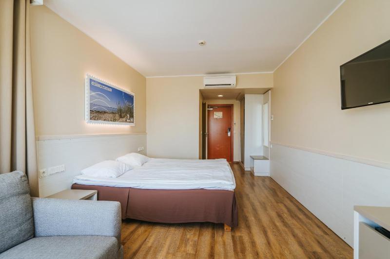 Family Room with Spa Access image 3