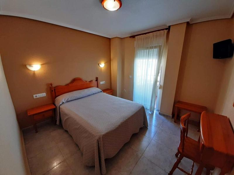 Standard Queen Room image 1