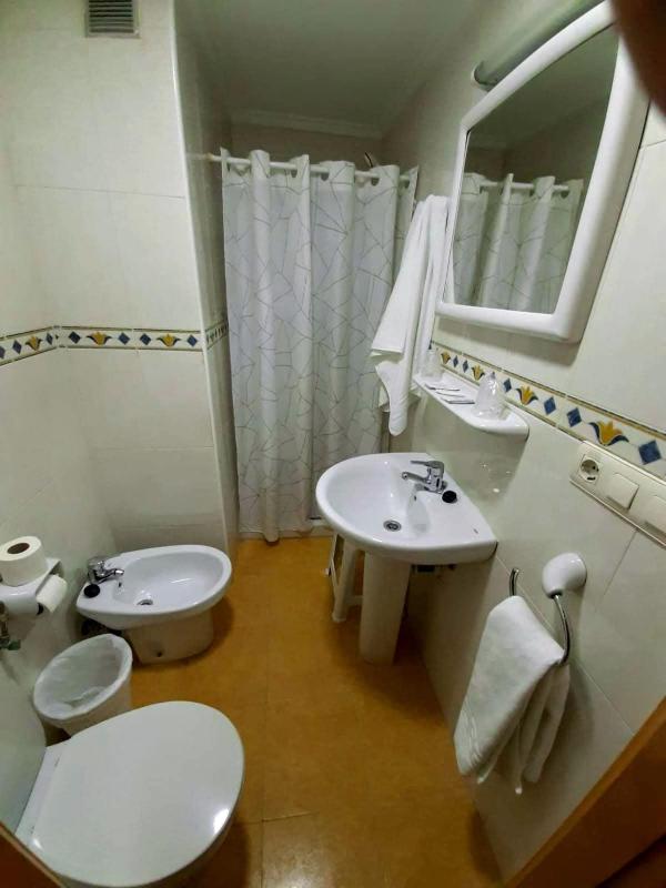 Standard Queen Room image 3