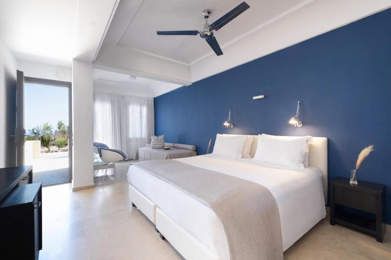 Triple Room with Garden View image 1
