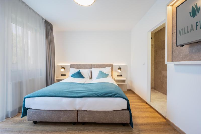 Double Room image 3