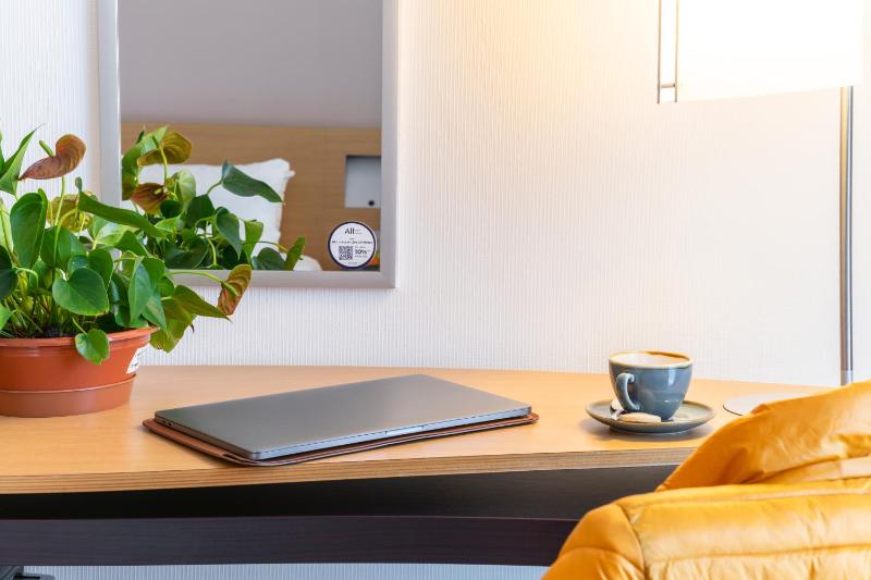 Executive Queen Room image 2