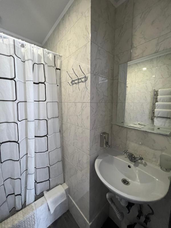 Twin Room with Shower image 4